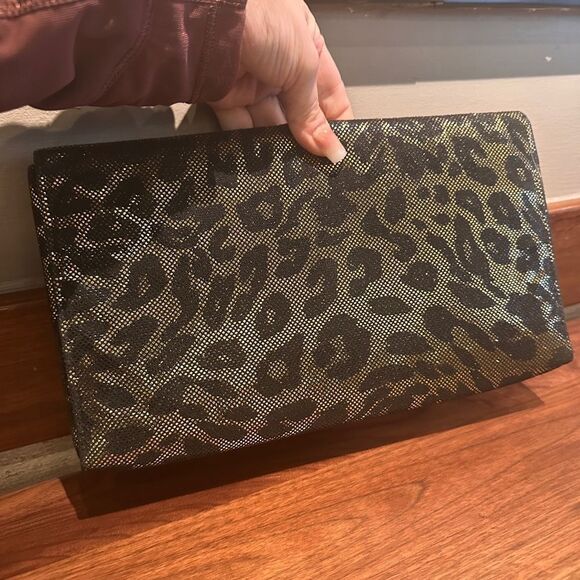 Chic Gold & Black Leopard Print Evening Clutch – Glam Statement Bag - Picture 5 of 15